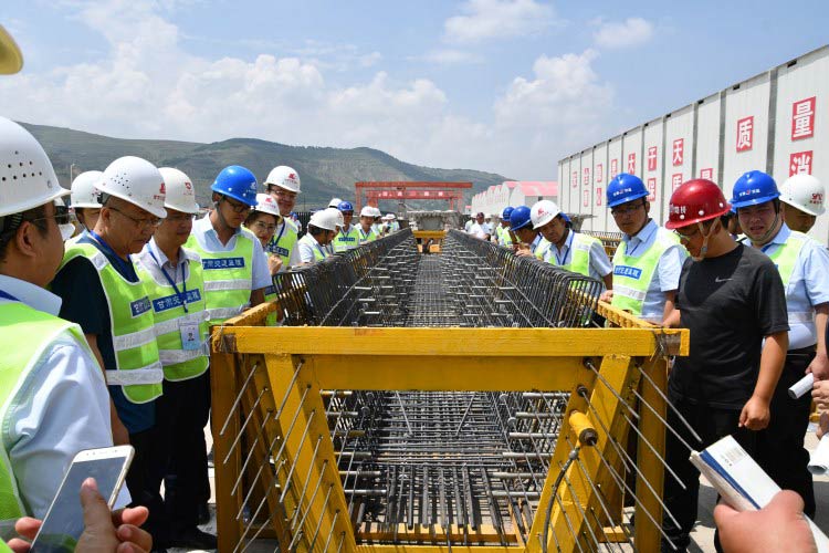 觀摩交流促管理 學(xué)習(xí)先進(jìn)提品質(zhì) 省交通監(jiān)理公司項(xiàng)目現(xiàn)場(chǎng)觀摩會(huì)在靜莊高速公路召開(kāi)