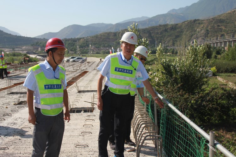 J:集團(tuán)網(wǎng)站模塊公司動(dòng)態(tài)8.2子公司動(dòng)態(tài).甘肅省交通工程建設(shè)監(jiān)理有限公司省交通監(jiān)理公司動(dòng)態(tài)新聞（2018.4-2019.7）生產(chǎn)經(jīng)營?9.1.24精準(zhǔn)把脈 助推高質(zhì)量發(fā)展——甘肅交通監(jiān)理公司項(xiàng)目機(jī)構(gòu)年度目標(biāo)責(zé)任考核工作紀(jì)實(shí)_0_1_1.jpg