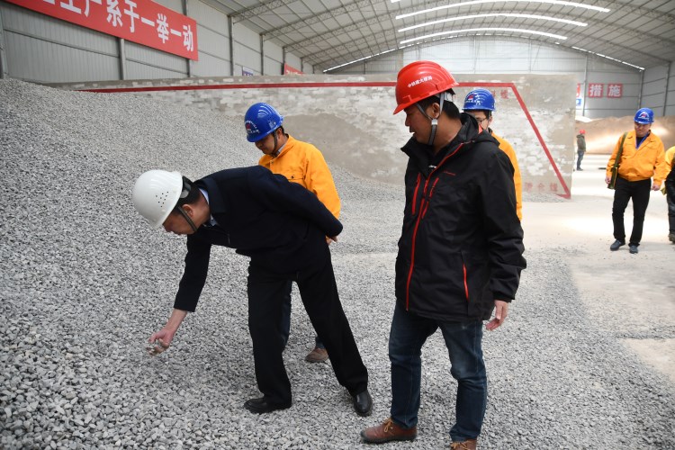 J:集團(tuán)網(wǎng)站模塊公司動(dòng)態(tài)8.2子公司動(dòng)態(tài).甘肅省交通工程建設(shè)監(jiān)理有限公司省交通監(jiān)理公司動(dòng)態(tài)新聞（2018.4-2019.7）生產(chǎn)經(jīng)營?9.1.24精準(zhǔn)把脈 助推高質(zhì)量發(fā)展——甘肅交通監(jiān)理公司項(xiàng)目機(jī)構(gòu)年度目標(biāo)責(zé)任考核工作紀(jì)實(shí)_0_1_3.jpg