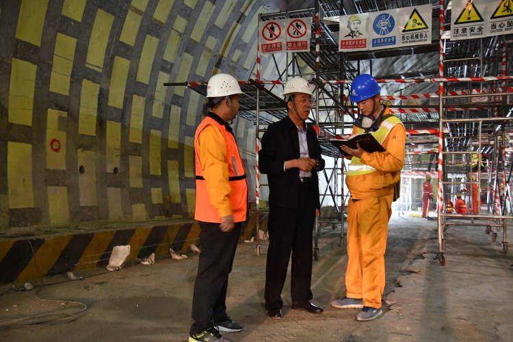 J:集團(tuán)網(wǎng)站模塊公司動(dòng)態(tài)8.2子公司動(dòng)態(tài).甘肅省交通工程建設(shè)監(jiān)理有限公司省交通監(jiān)理公司動(dòng)態(tài)新聞（2018.4-2019.7）生產(chǎn)經(jīng)營?9.1.24精準(zhǔn)把脈 助推高質(zhì)量發(fā)展——甘肅交通監(jiān)理公司項(xiàng)目機(jī)構(gòu)年度目標(biāo)責(zé)任考核工作紀(jì)實(shí)_0_1_5.jpg